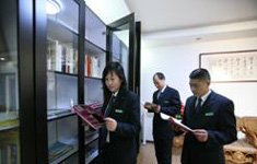 �������